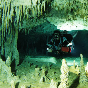 IANTD OC or Sidemount Full Cave Diver swims